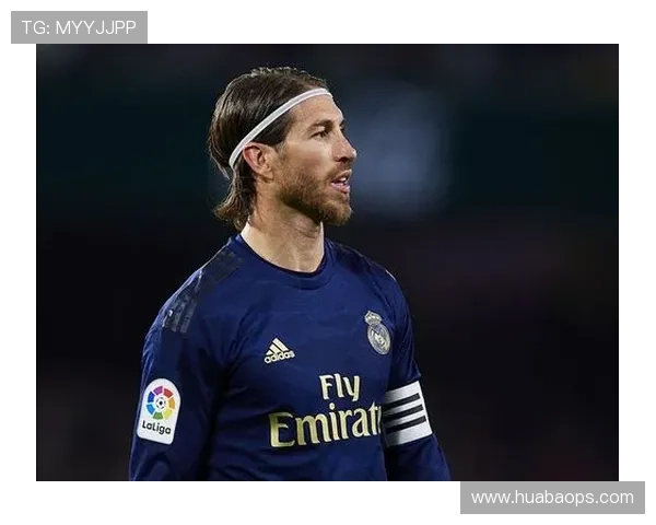 拉莫斯攻破纳瓦斯把守球门笑谈兄弟情深再度相遇 拉莫斯攻破纳瓦斯把守球门笑谈兄弟情深再度相遇